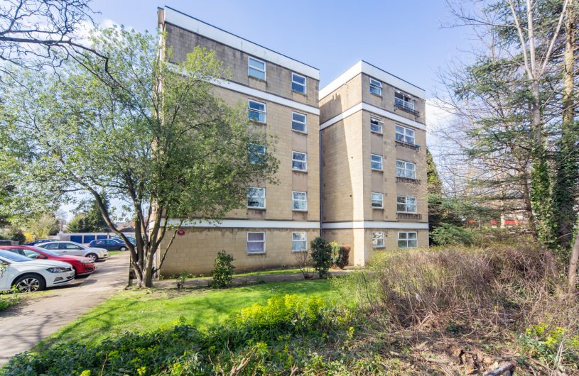 2 bedroom property to let in Regents Court, St Stephens Road