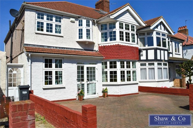 5 bedroom property for sale in Great West Road, HOUNSLOW, Middlesex £