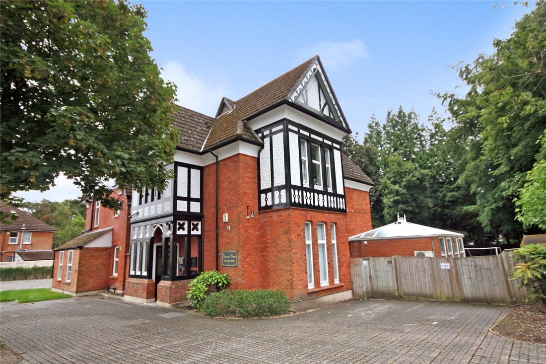 2 bedroom property for sale in Tower Road, Branksome Park, Poole, BH13