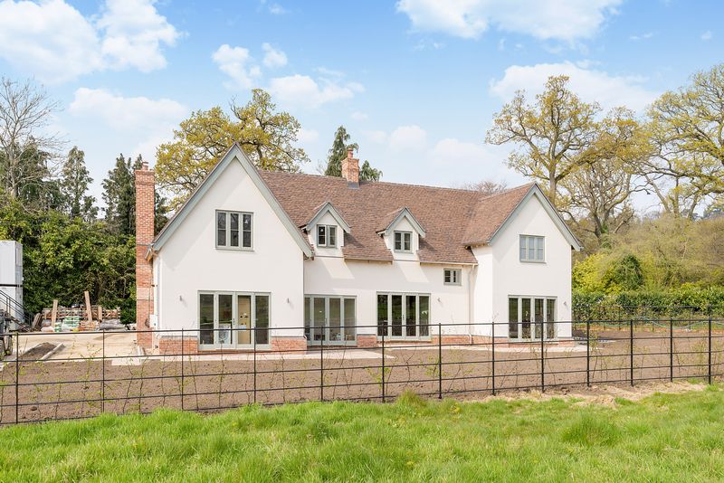 3 bedroom property for sale in Hambledon Village. STUNNING BRAND NEW