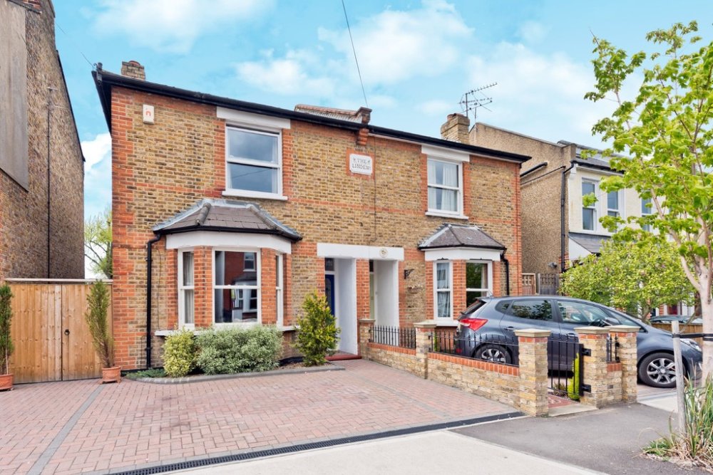 3 bedroom property for sale in Ellerton Road, Surbiton Guide price £