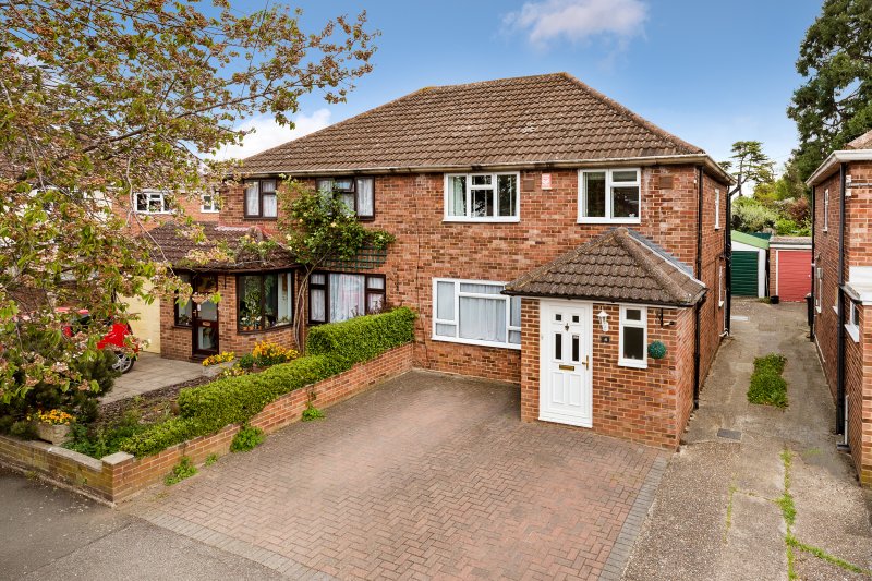 3 bedroom property for sale in Old Windsor Guide price £489,950