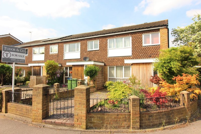 3 bedroom property for sale in West Molesey £525,000