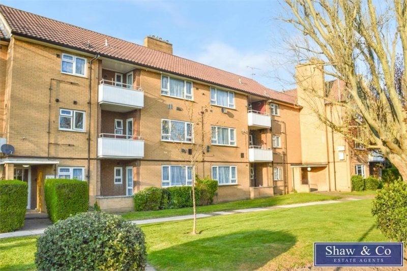2 bedroom property to let in Ringway, SOUTHALL, Middlesex £1,300 pcm