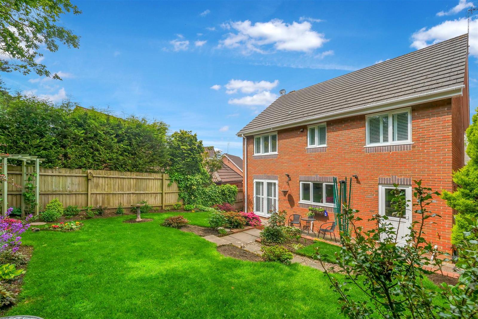 5 bedroom property for sale in Foxholes Lane, Callow Hill, Redditch