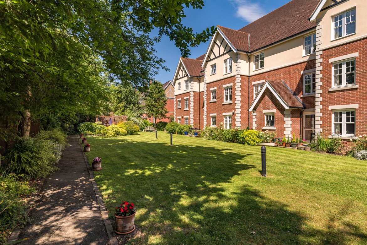 2 bedroom property for sale in Wavertree Court, 59 Massetts Road, Horley, RH6 £265,000