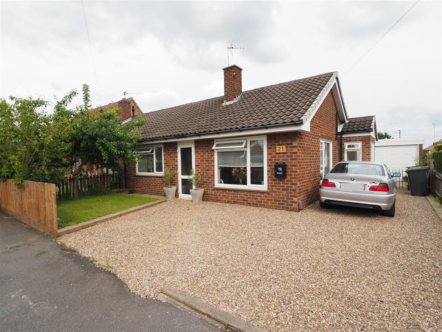 2 bedroom property for sale in Village Way, Farndon, Newark Offers in