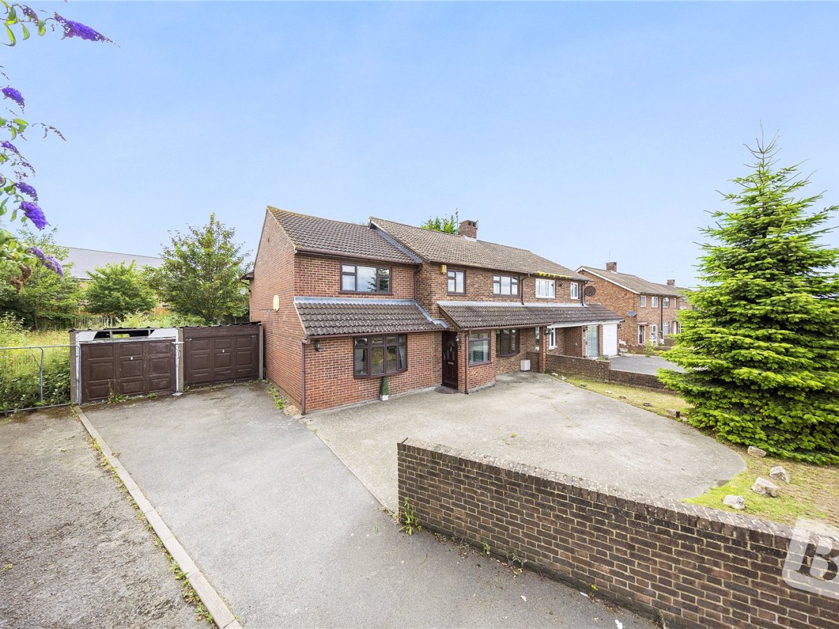 5 bedroom property for sale in Springhead Road, Northfleet, Gravesend