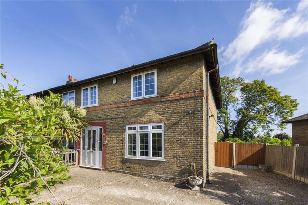 3 bedroom property for sale in Redbridge Lane West, Wanstead, London
