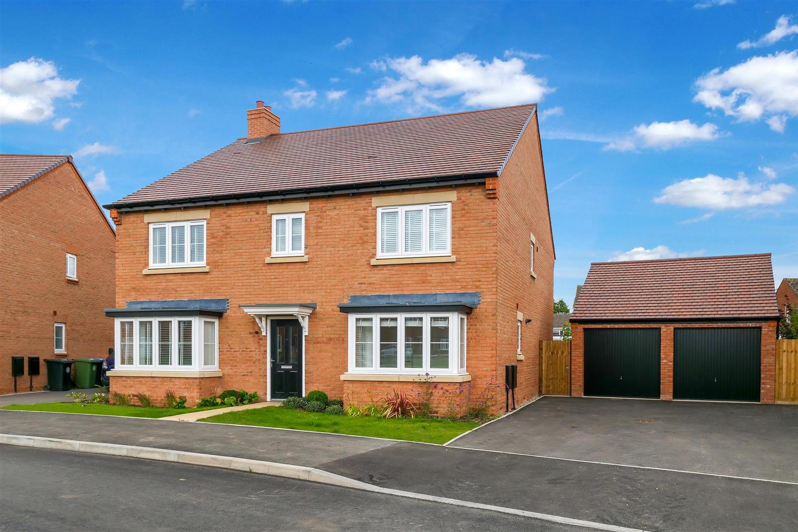 5 bedroom property for sale in Spearhead Road, BidfordOnAvon