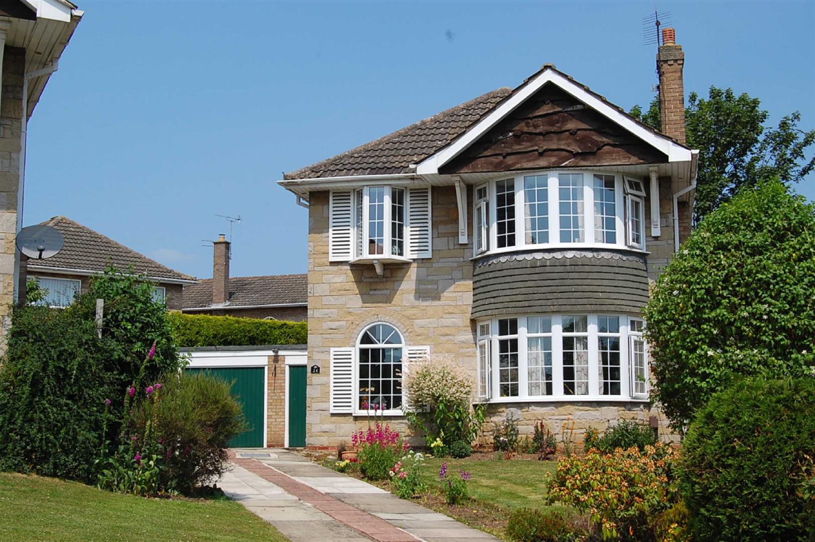 4 bedroom property for sale in Beech Spinney, Wetherby £279,950