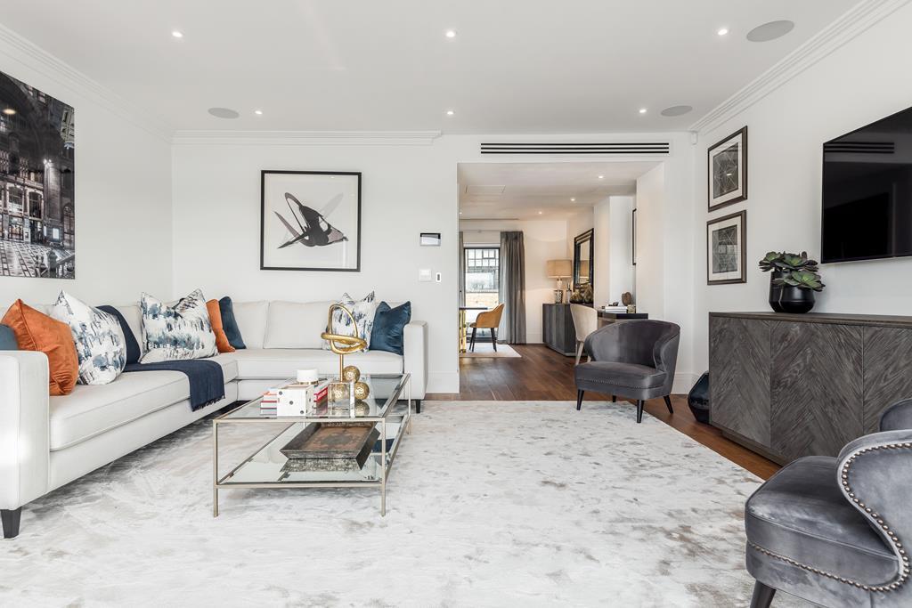 Newly Built  3 Bed Town House  To Let  Fulham  W6 Image 2