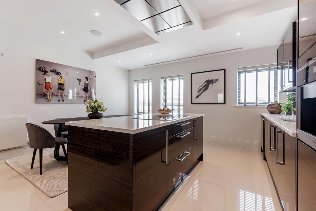 Newly Built  3 Bed Town House  To Let  Fulham  W6 Image 5
