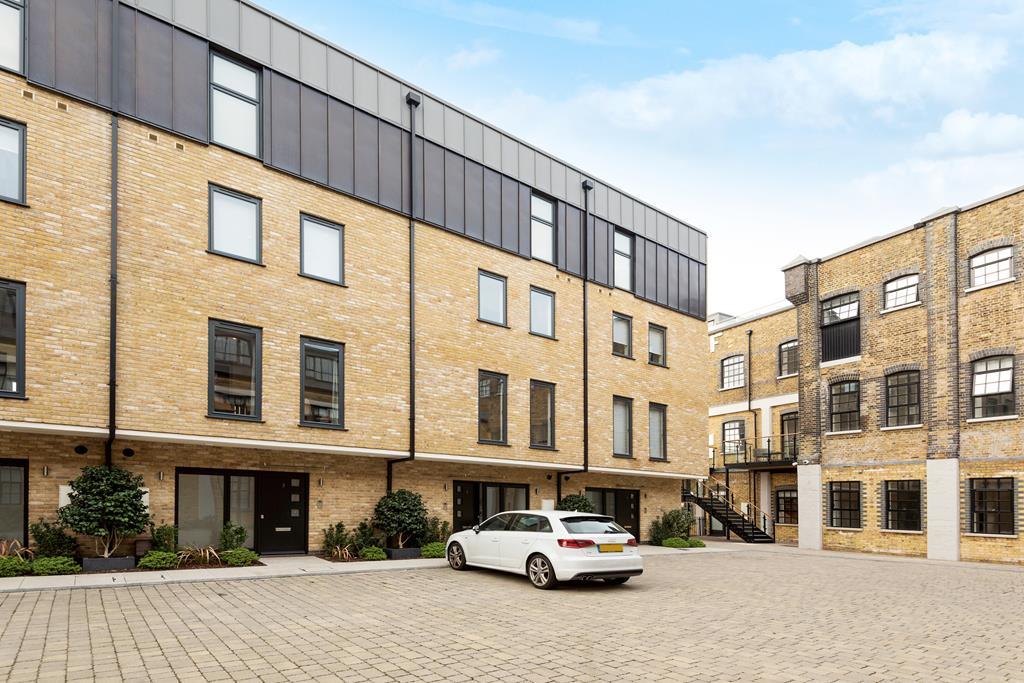 Newly Built  3 Bed Town House  To Let  Fulham  W6 Image 1