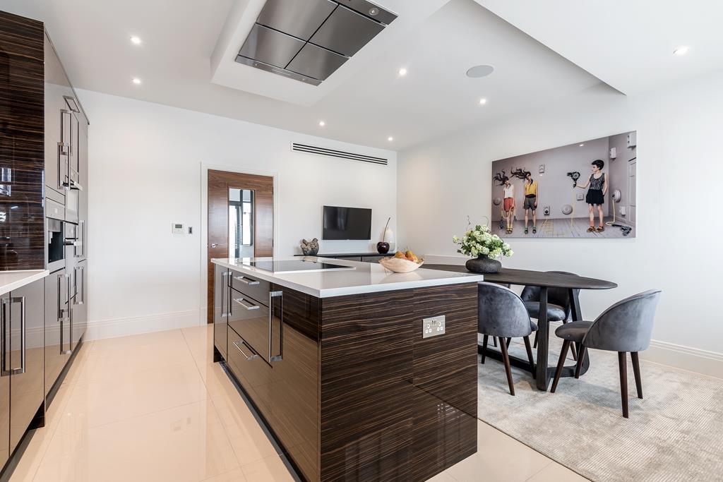 Newly Built  3 Bed Town House  To Let  Fulham  W6 Image 6