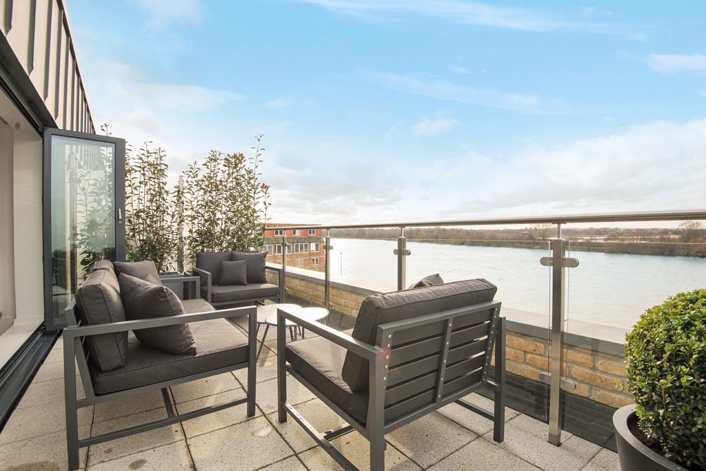 Newly Built  3 Bed Town House  To Let  Fulham  W6 Image 10