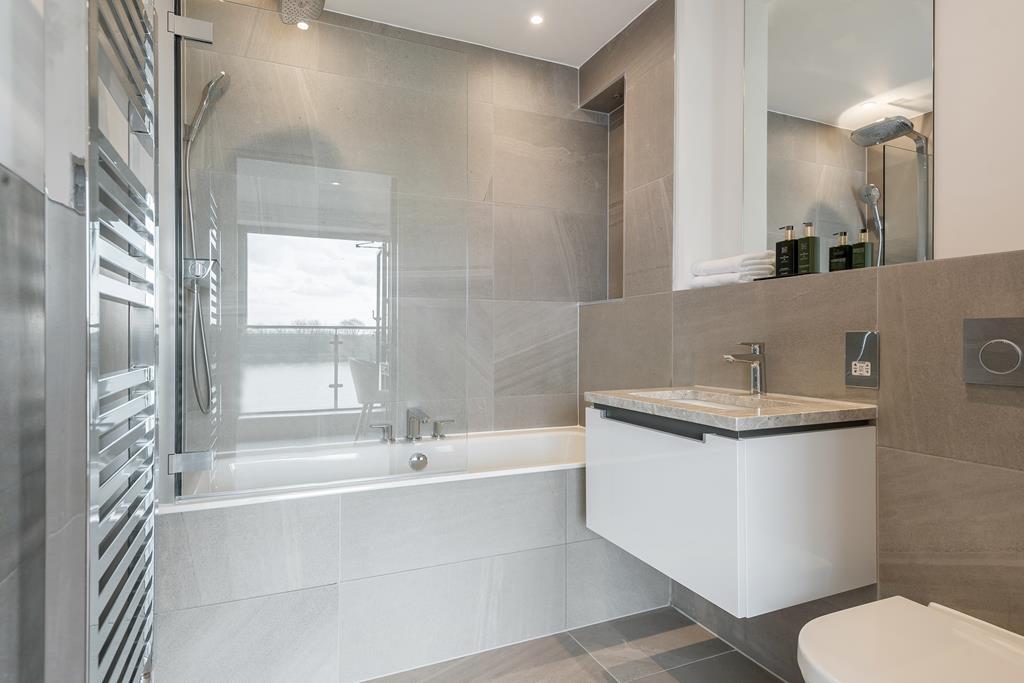 Newly Built  3 Bed Town House  To Let  Fulham  W6 Image 9