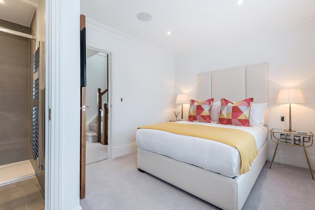 Newly Built  3 Bed Town House  To Let  Fulham  W6 Image 12