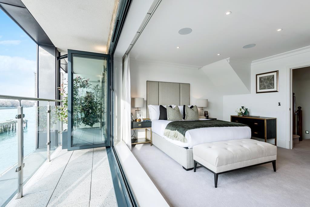 Newly Built  3 Bed Town House  To Let  Fulham  W6 Image 13