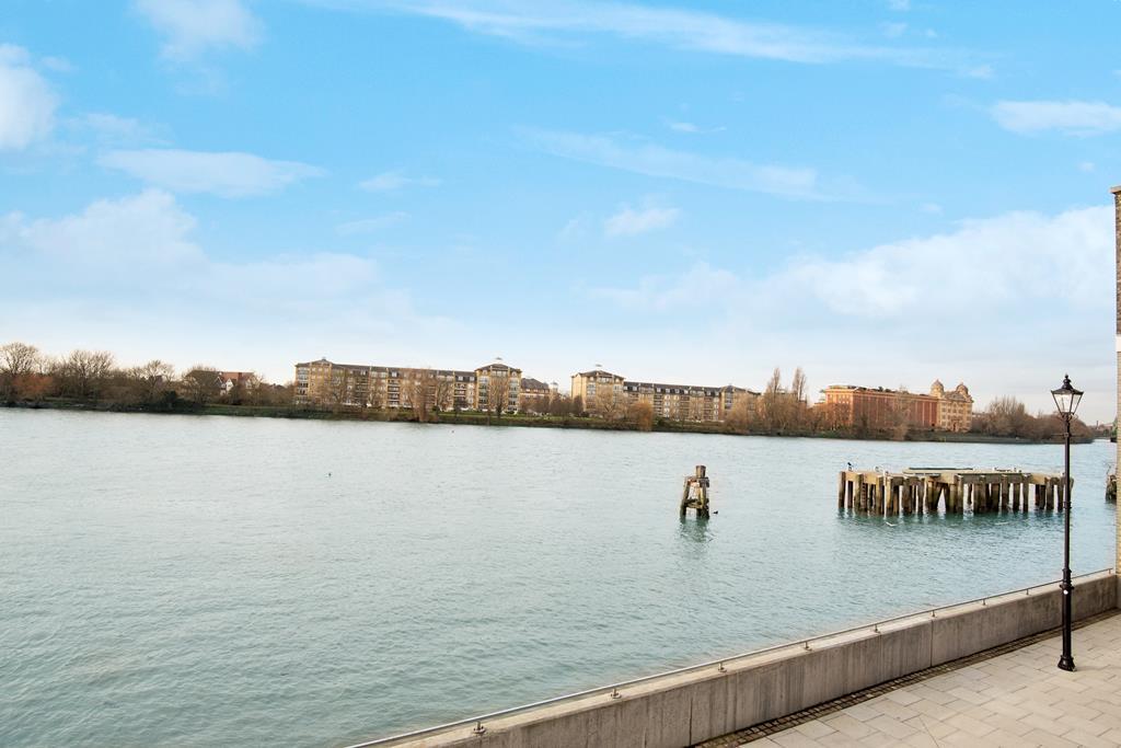 Newly Built  3 Bed Town House  To Let  Fulham  W6 Image 22