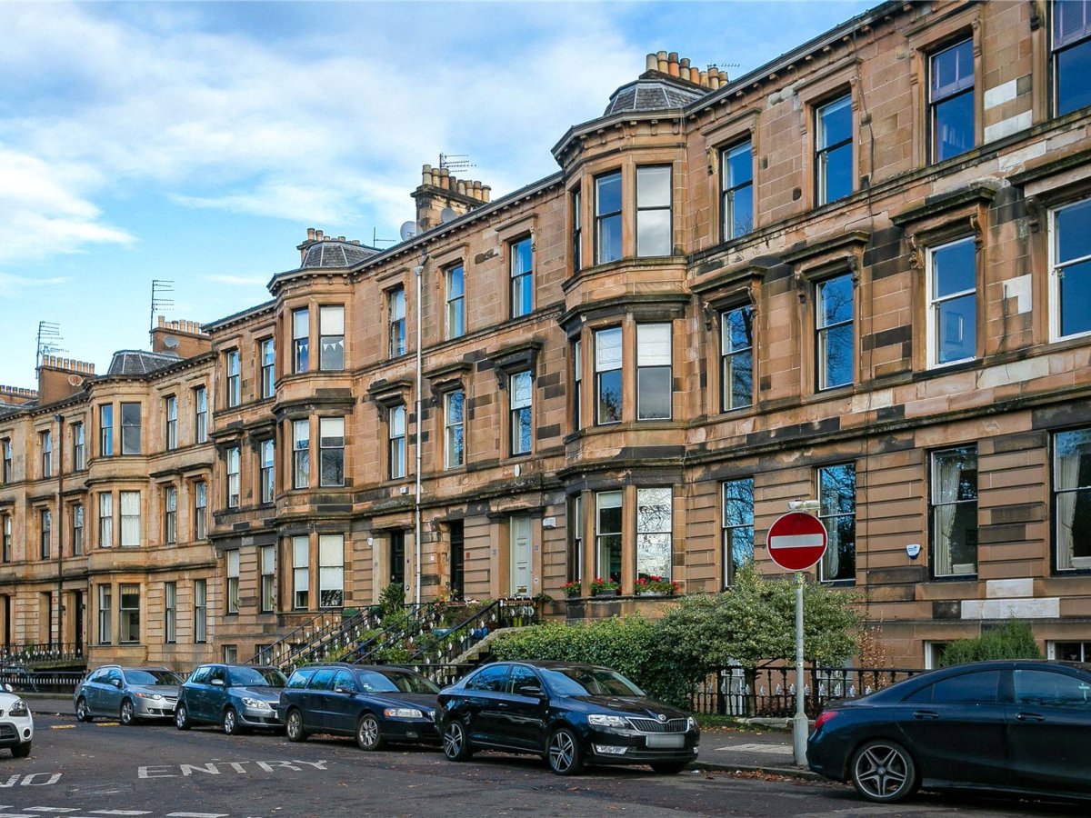 4 bedroom apartment for sale in Queen's Drive, Queens Park, Glasgow