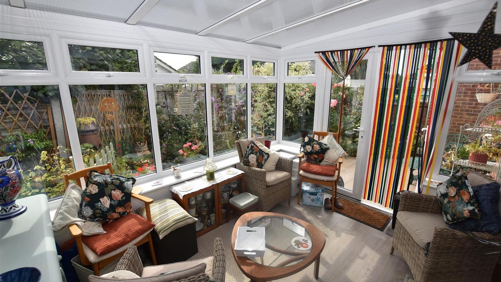 1 bedroom property for sale in May Avenue, Canvey Island £225,000