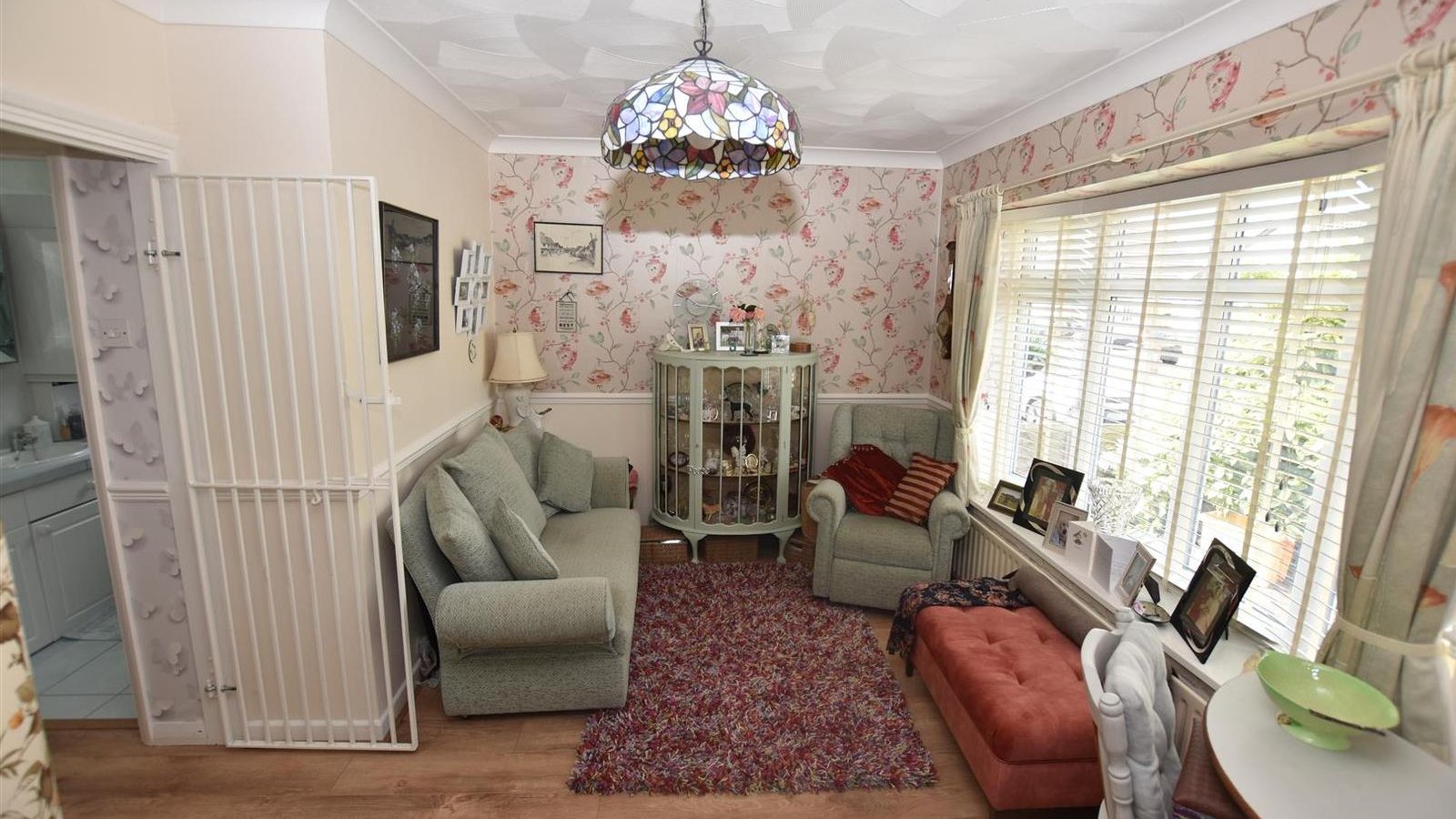 1 bedroom property for sale in May Avenue, Canvey Island £225,000
