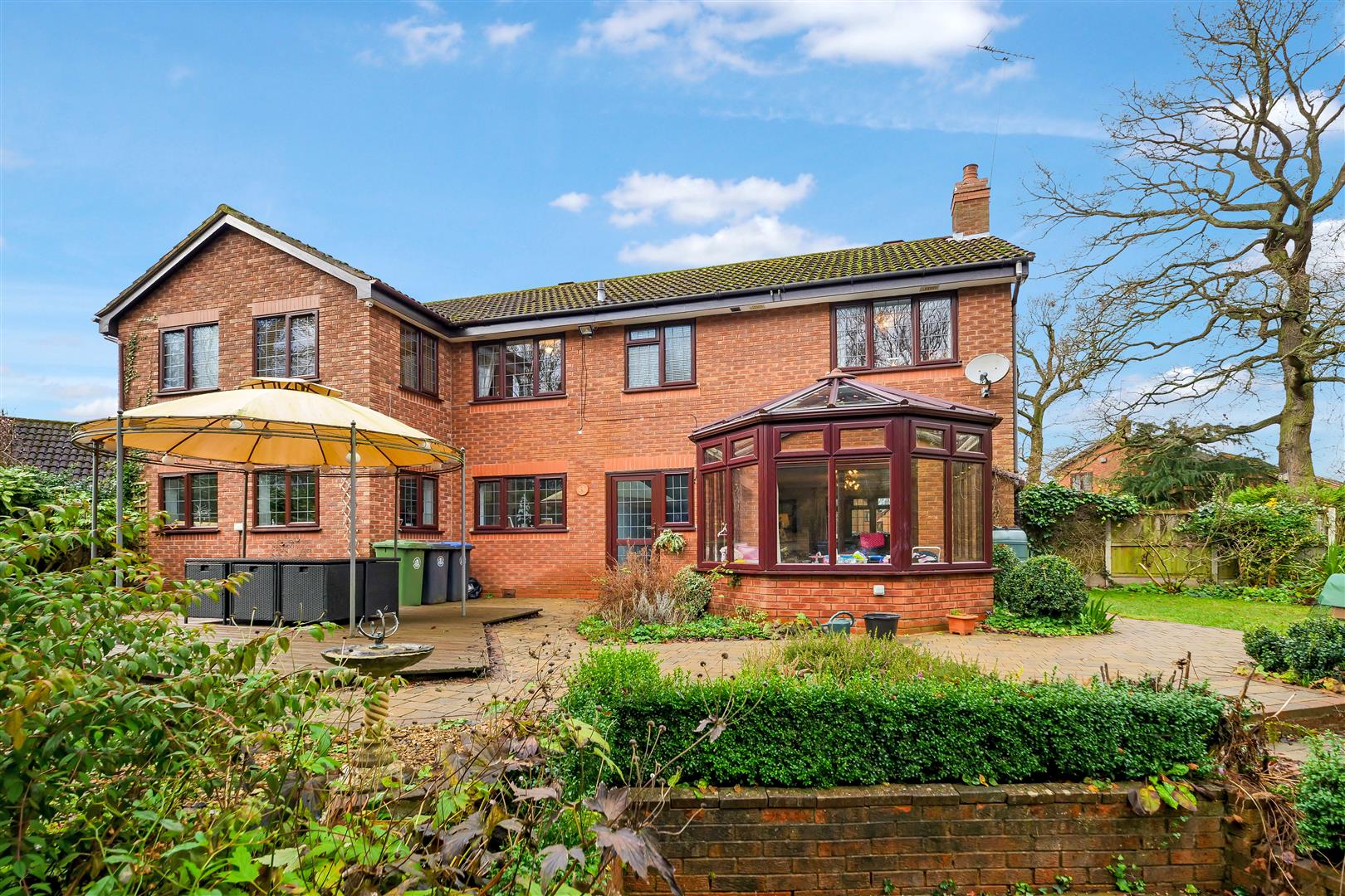 5 bedroom property for sale in Riverside, Studley £500,000