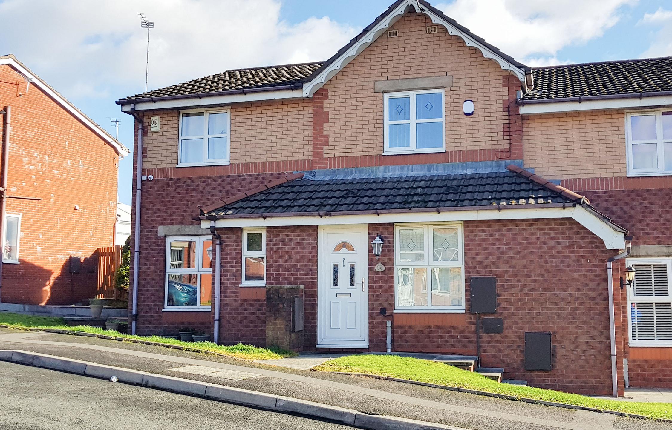 2 bedroom house terraced to rent in Titchfield Road, Oldham, OL8