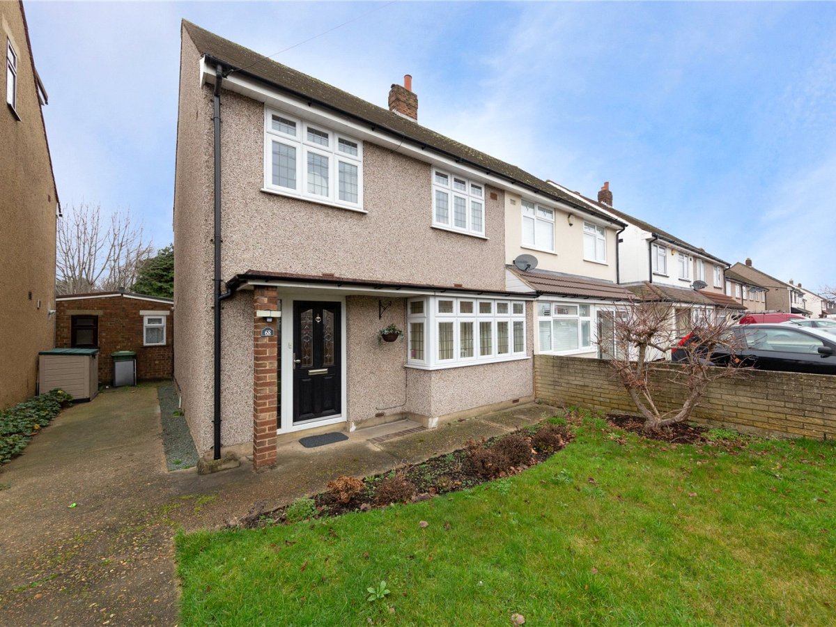 3 bedroom property for sale in Coniston Way, Hornchurch, RM12 Offers
