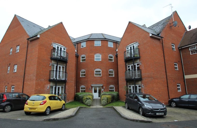 2 bedroom property for sale in Thames View, Abingdon Guide price £280,000