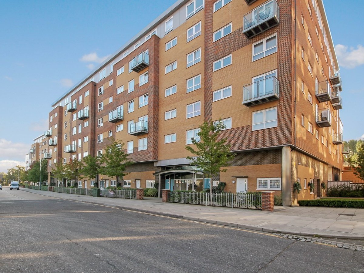 1 bedroom property to let in Cherrydown East, Basildon, SS16 £875 pcm