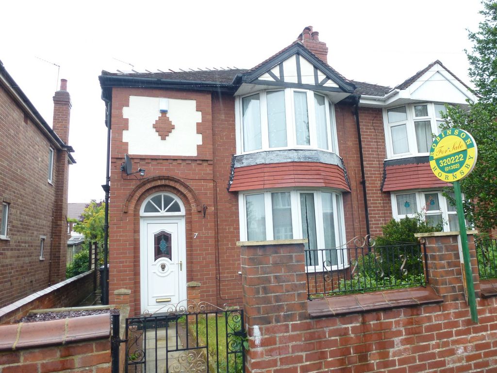 3 bedroom property for sale in Harewood Road, Town Moor, Doncaster £