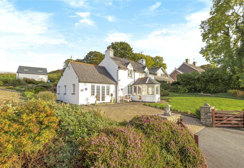 3 bedroom property for sale in Cathedine, Brecon, Powys, LD3 Guide