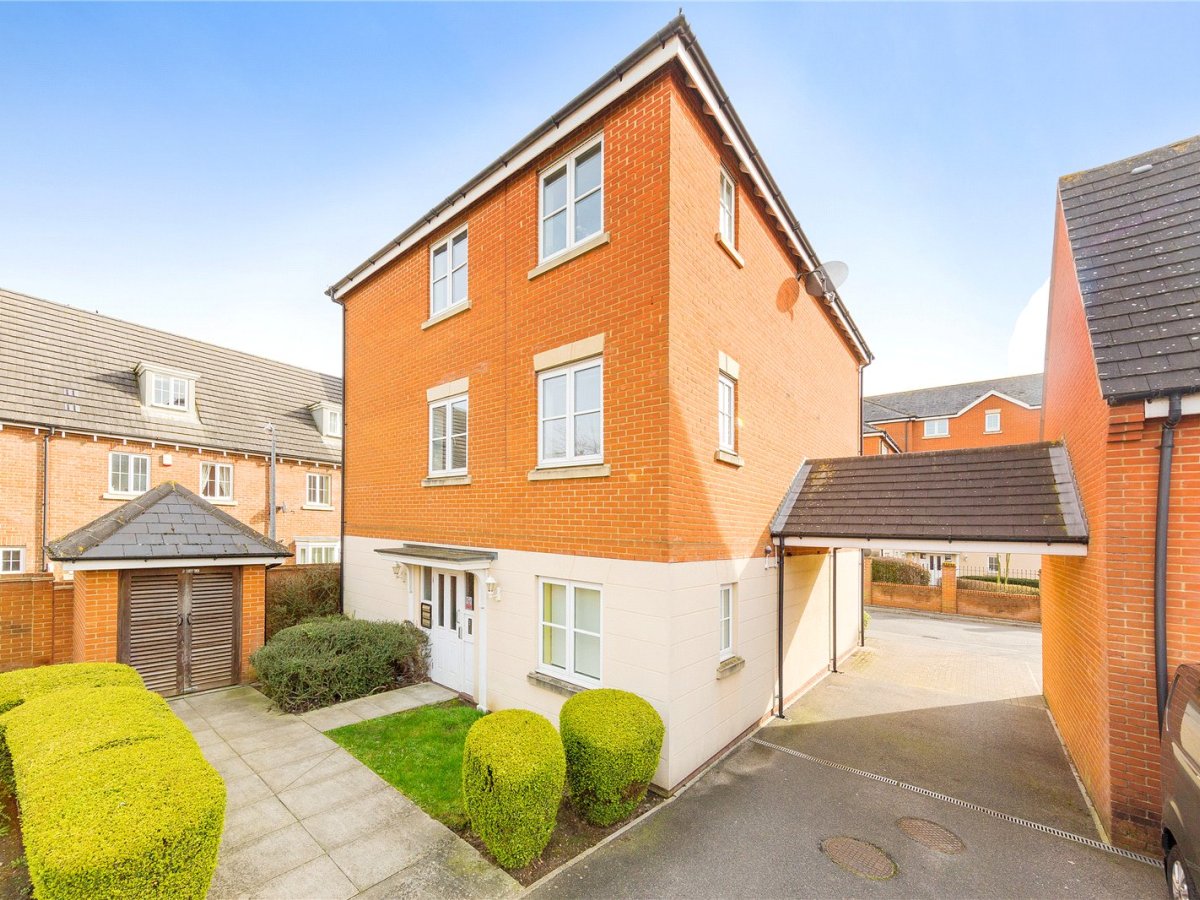 2 bedroom property for sale in Halcyon Close, Witham, Essex, CM8 £