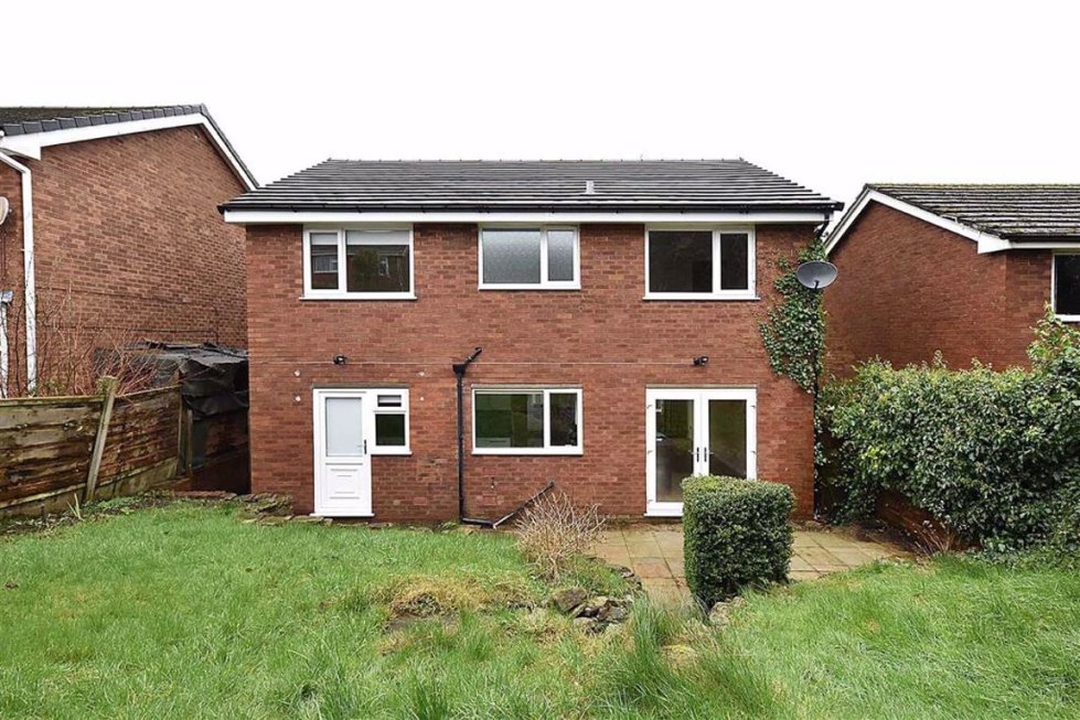 4 bedroom property for sale in Kennedy Avenue, Macclesfield £280,000