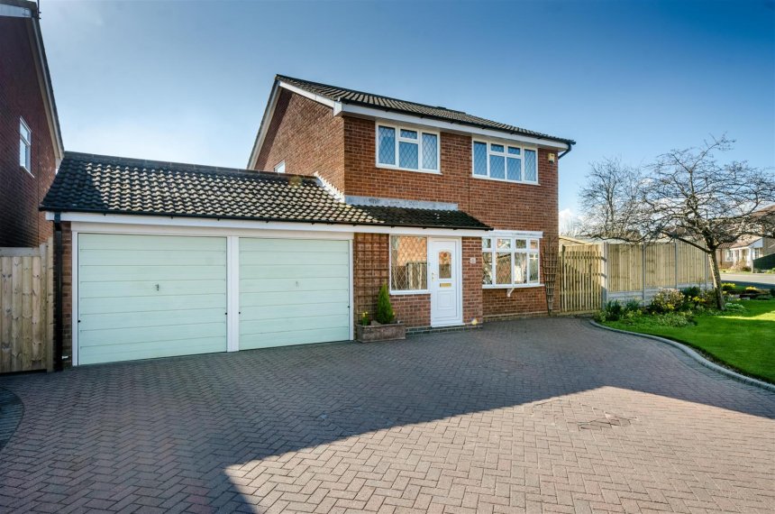 4 bedroom property for sale in Portland drive, Hinckley £335,000