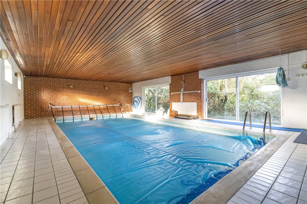 3 bedroom property for sale in The Crescent, Adel, Leeds, LS16 Guide