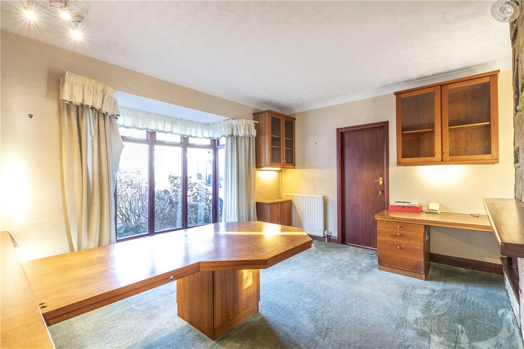 3 bedroom property for sale in The Crescent, Adel, Leeds, LS16 Guide