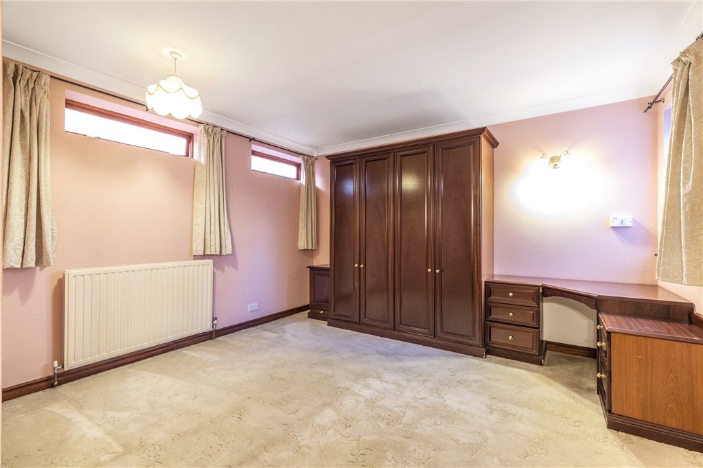 3 bedroom property for sale in The Crescent, Adel, Leeds, LS16 Guide