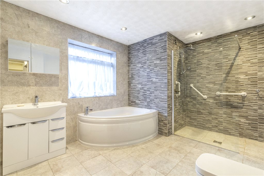 3 bedroom property for sale in The Crescent, Adel, Leeds, LS16 Guide