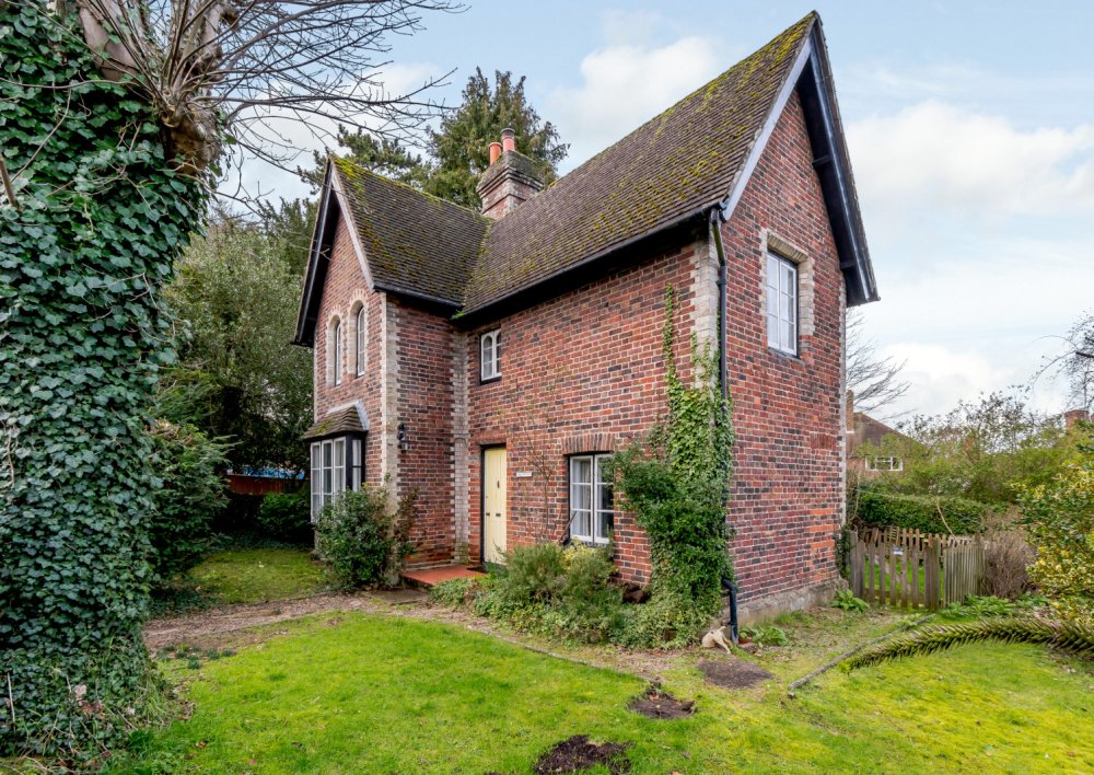 2 bedroom property for sale in Merrow, Guildford, Surrey, GU1 Guide
