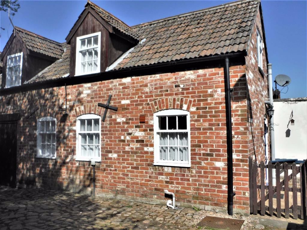 2 bedroom property to let in Southbroom Road, Devizes, Wiltshire £650 pcm