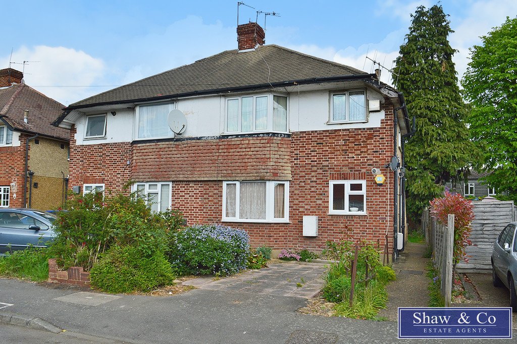 2 bedroom property for sale in Elmcroft Close, Feltham £199,999