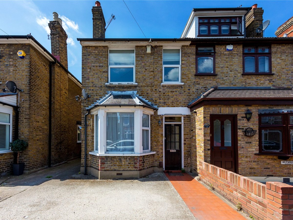 3 bedroom property for sale in Douglas Road, Hornchurch, RM11 Guide