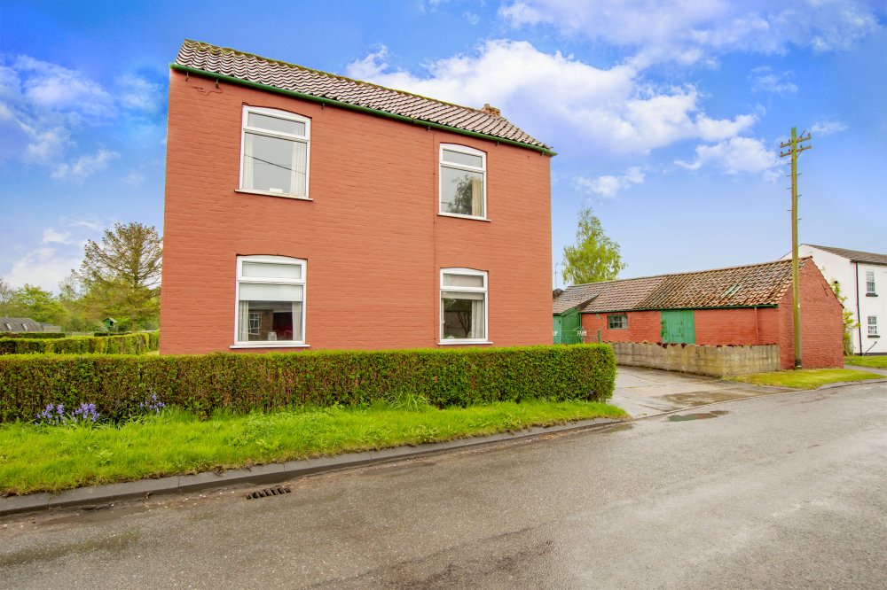 3 bedroom property for sale in Heapham, Gainsborough, DN21 5PT £350,000