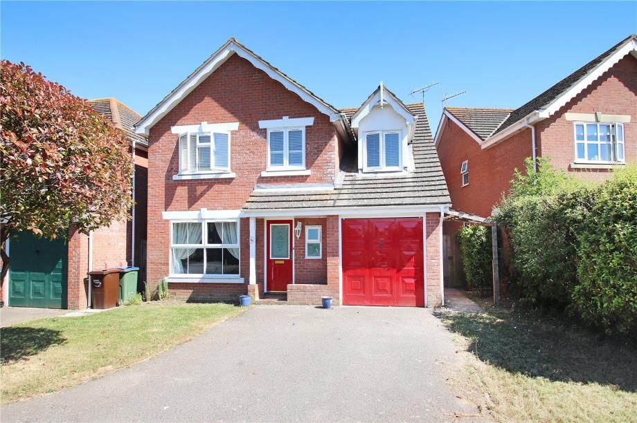 5 bedroom property for sale in Primrose Close, Littlehampton £475,000