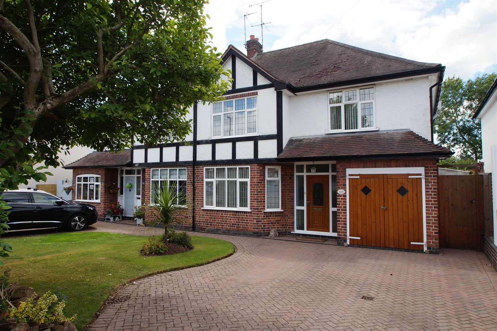 4 bedroom property for sale in Baginton Road, Stivichall, Coventry £