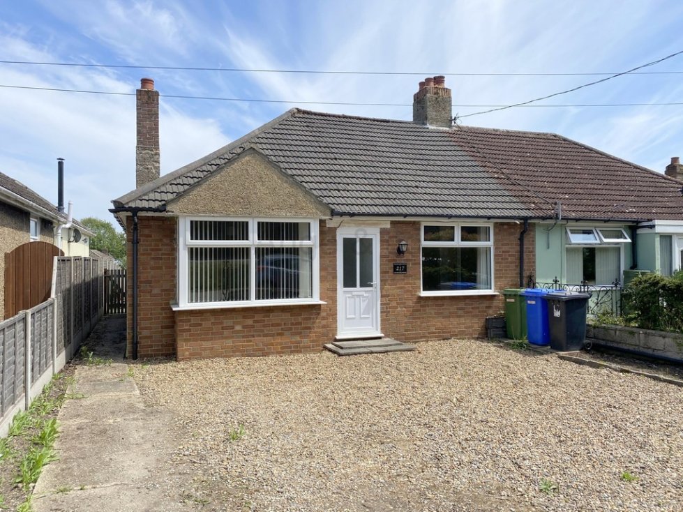 3 bedroom property for sale in Gorleston Road, Oulton, Lowestoft
