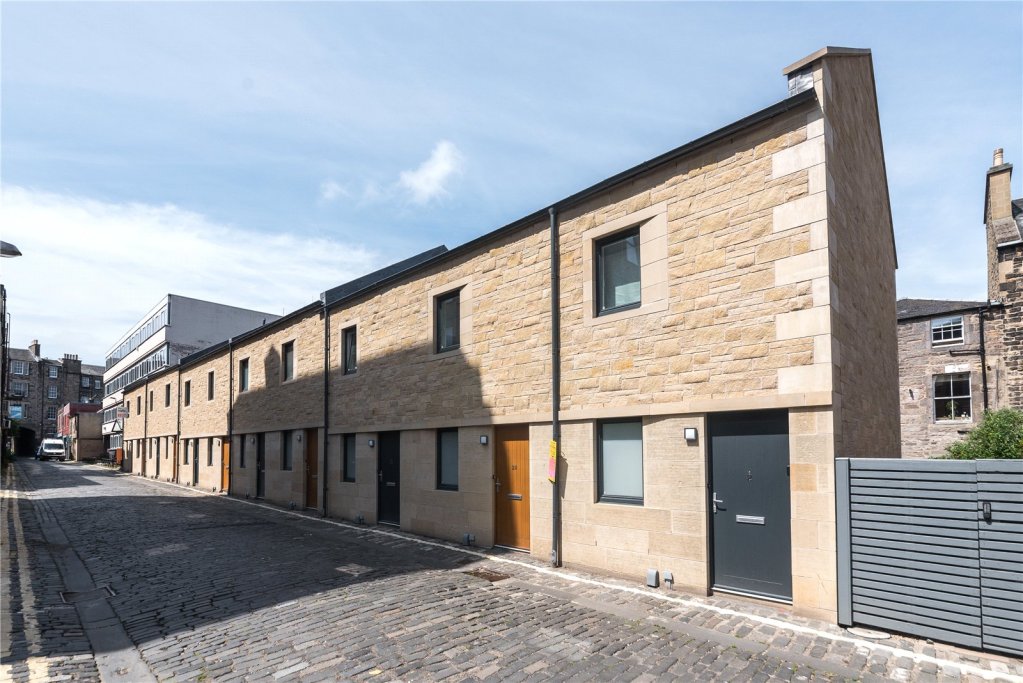 2 bedroom house to let in Broughton Street Lane, Edinburgh, Midlothian